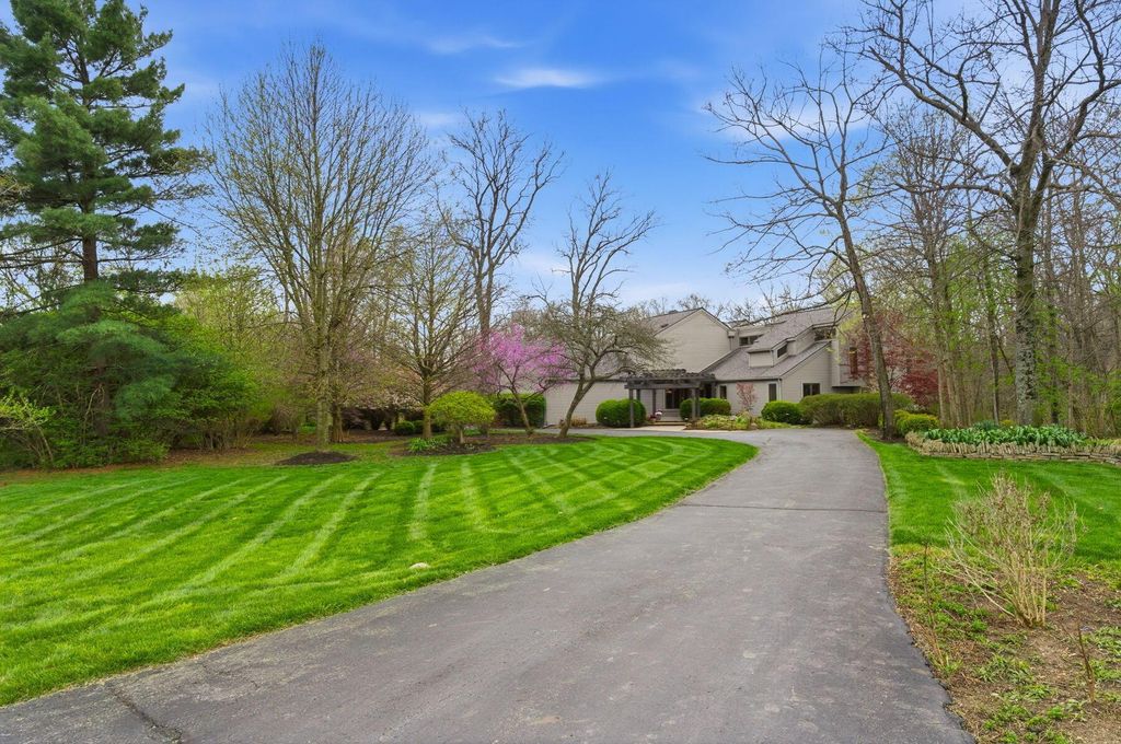 Photo of 235 Partridge Bend, Powell, OH 43065 (MLS # 226011669)