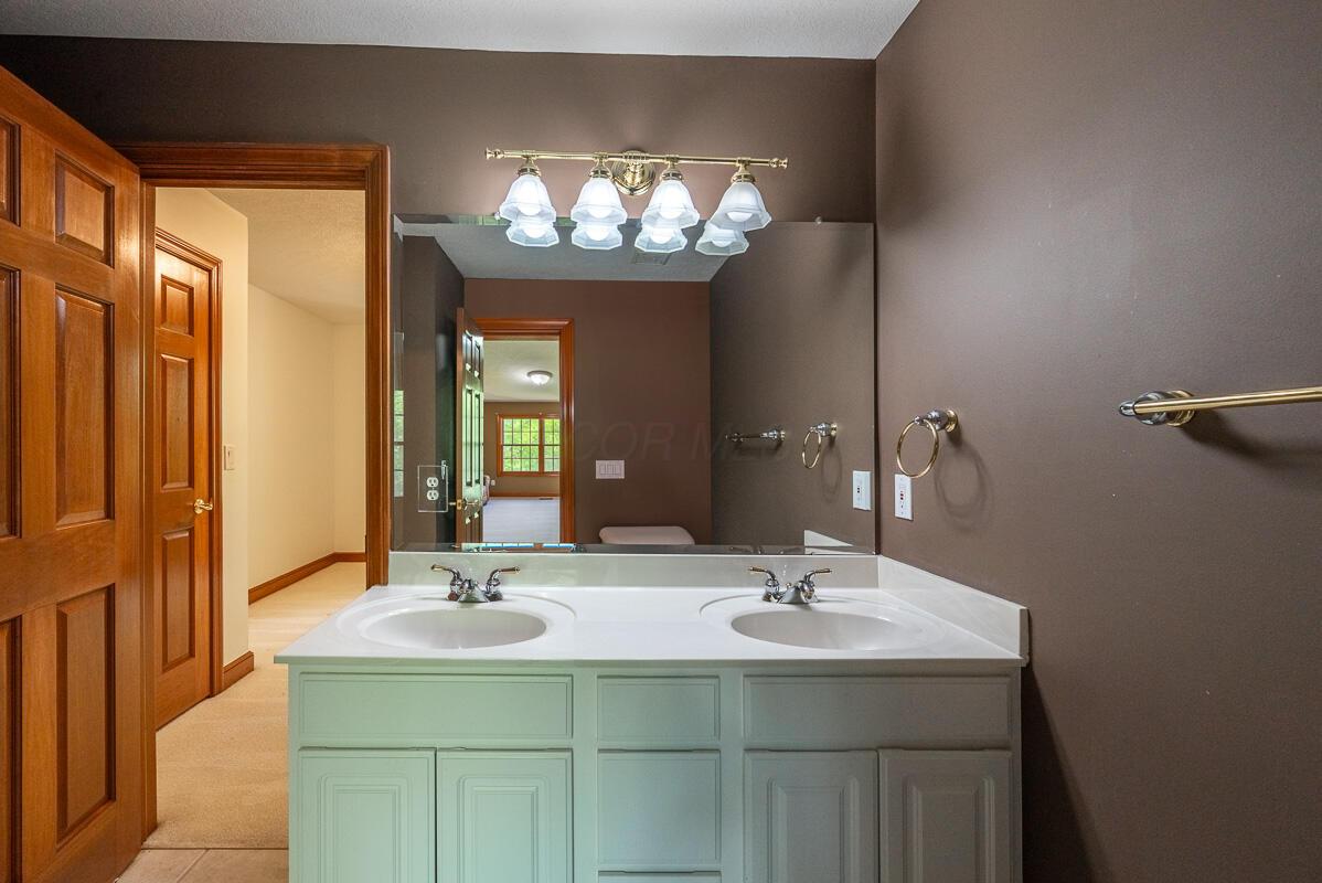 8884 Filiz Lane, Powell, Ohio image 32