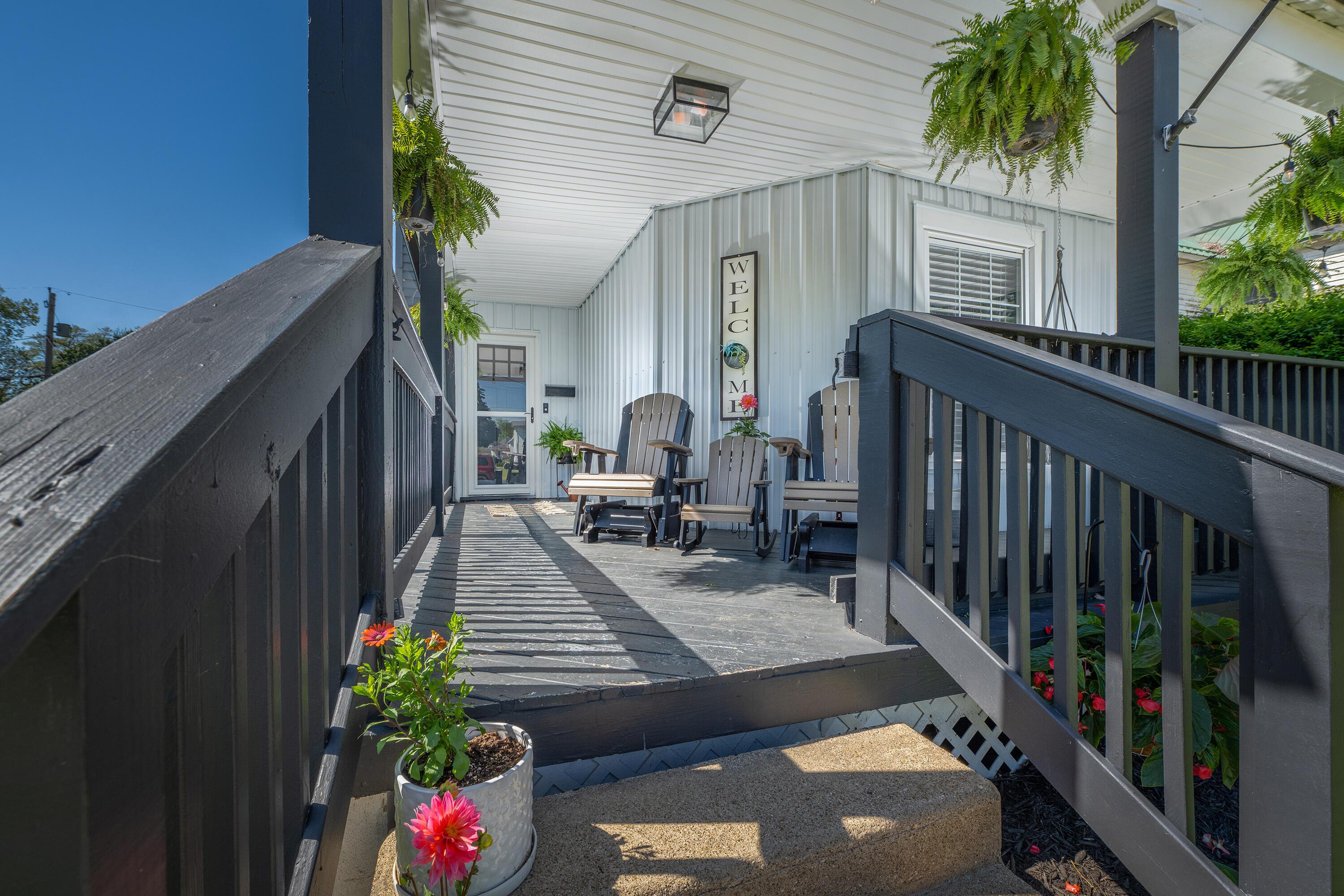 6 Ridgewood Avenue