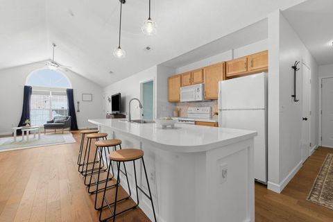 Tiny photo for 1930 Farmbrook Circle S, Grove City, OH 43123 (MLS # 226002842)