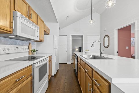 Tiny photo for 1930 Farmbrook Circle S, Grove City, OH 43123 (MLS # 226002842)