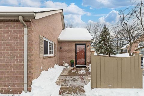 Tiny photo for 1930 Farmbrook Circle S, Grove City, OH 43123 (MLS # 226002842)