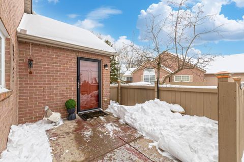 Tiny photo for 1930 Farmbrook Circle S, Grove City, OH 43123 (MLS # 226002842)