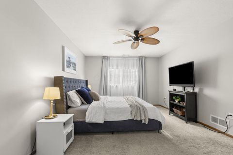 Tiny photo for 1930 Farmbrook Circle S, Grove City, OH 43123 (MLS # 226002842)