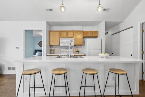 Tiny photo for 1930 Farmbrook Circle S, Grove City, OH 43123 (MLS # 226002842)