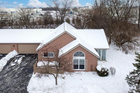 Tiny photo for 1930 Farmbrook Circle S, Grove City, OH 43123 (MLS # 226002842)