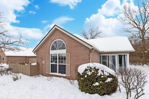 Tiny photo for 1930 Farmbrook Circle S, Grove City, OH 43123 (MLS # 226002842)