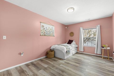 Tiny photo for 1930 Farmbrook Circle S, Grove City, OH 43123 (MLS # 226002842)