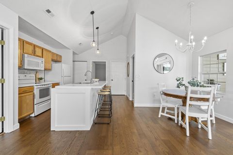 Tiny photo for 1930 Farmbrook Circle S, Grove City, OH 43123 (MLS # 226002842)