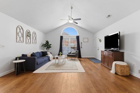 Tiny photo for 1930 Farmbrook Circle S, Grove City, OH 43123 (MLS # 226002842)