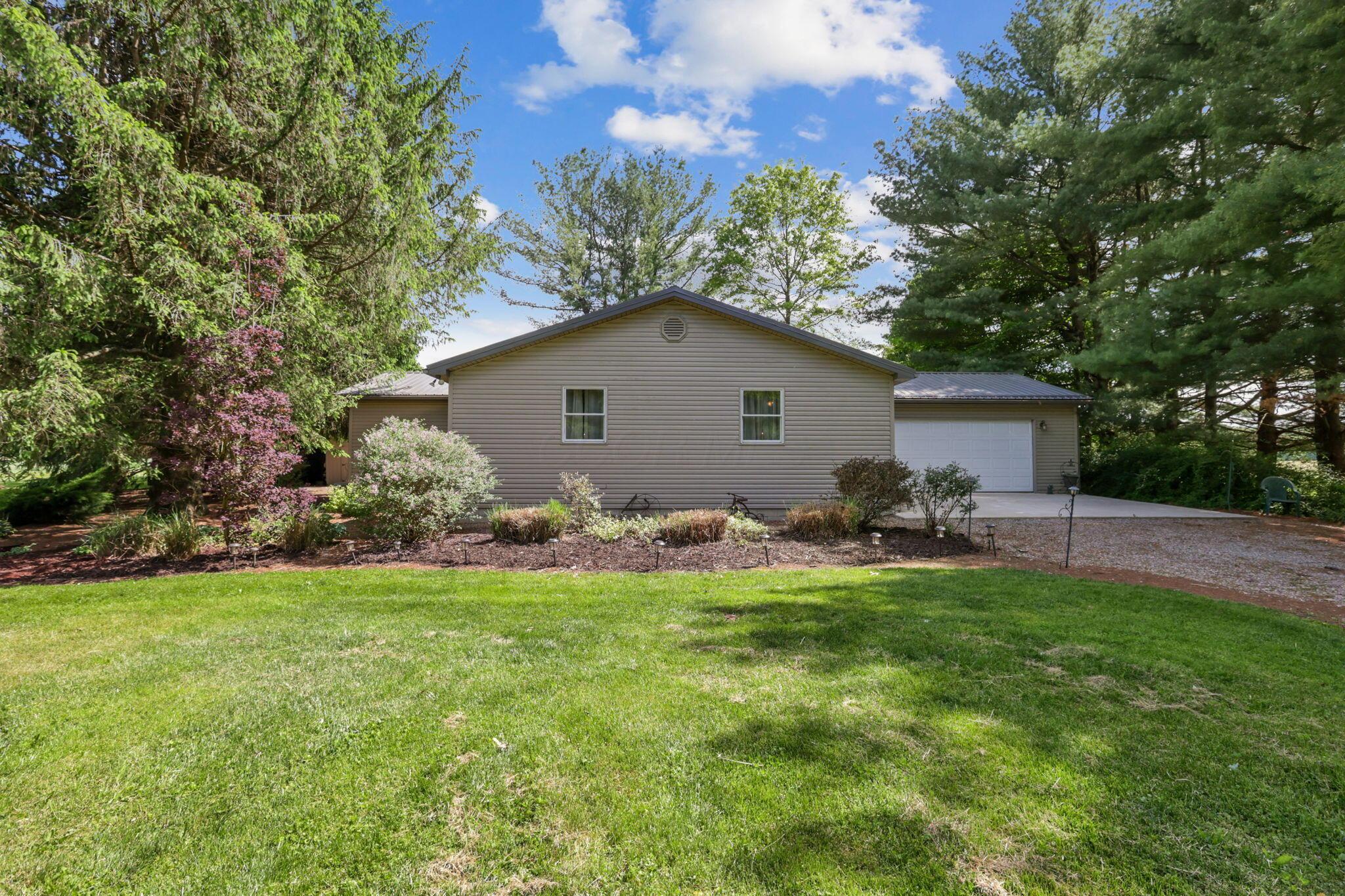 18040 Johnson Road, Heath, Ohio image 1