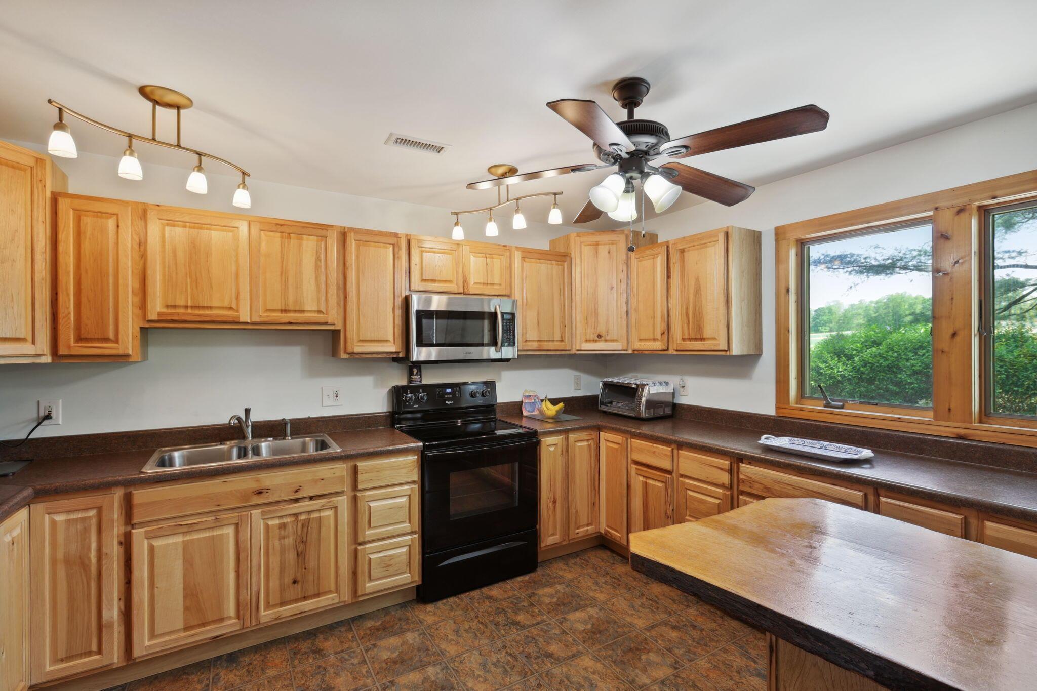 18040 Johnson Road, Heath, Ohio image 13