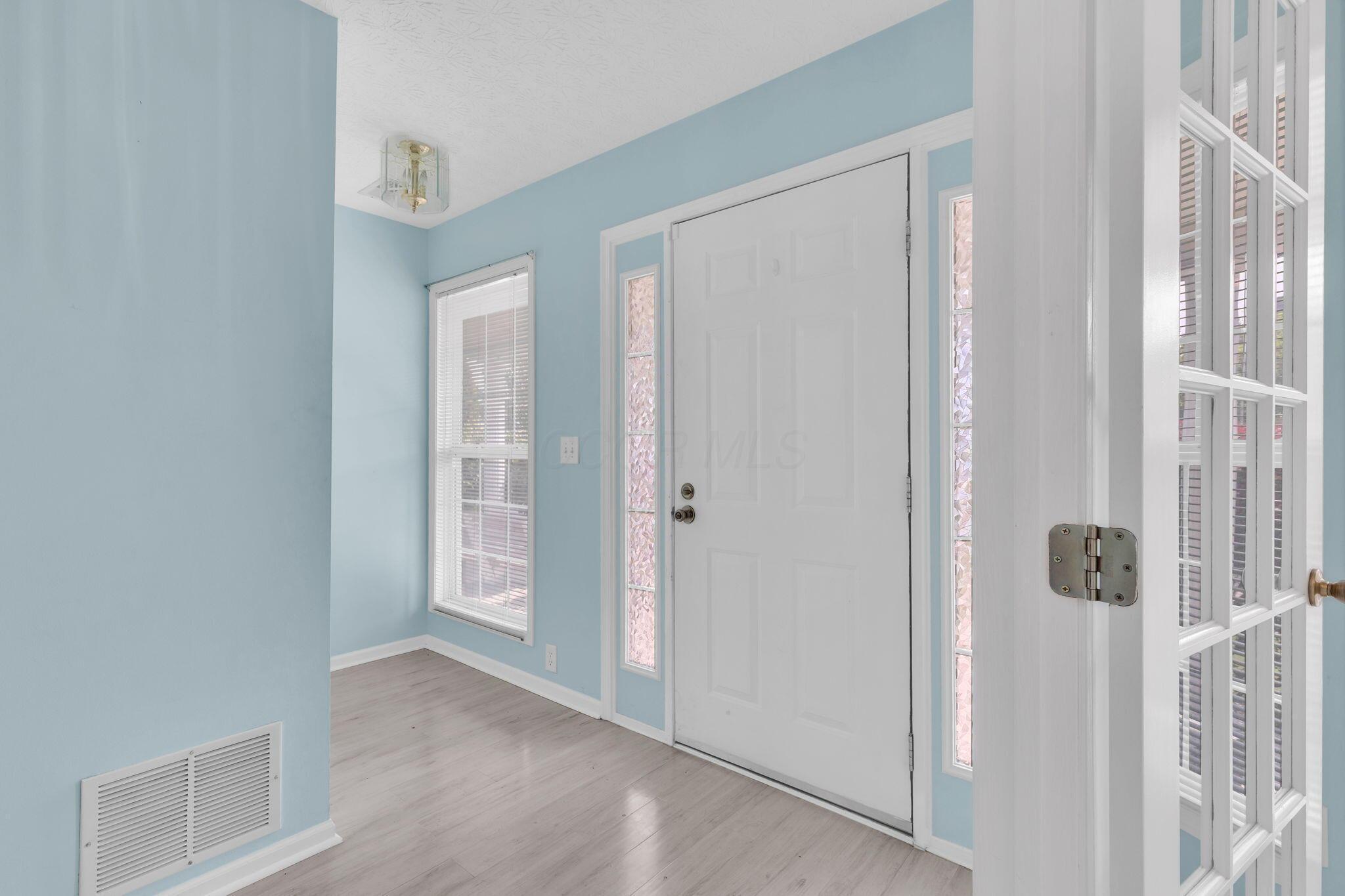2493 Hotchkiss Street, Grove City, Ohio image 11