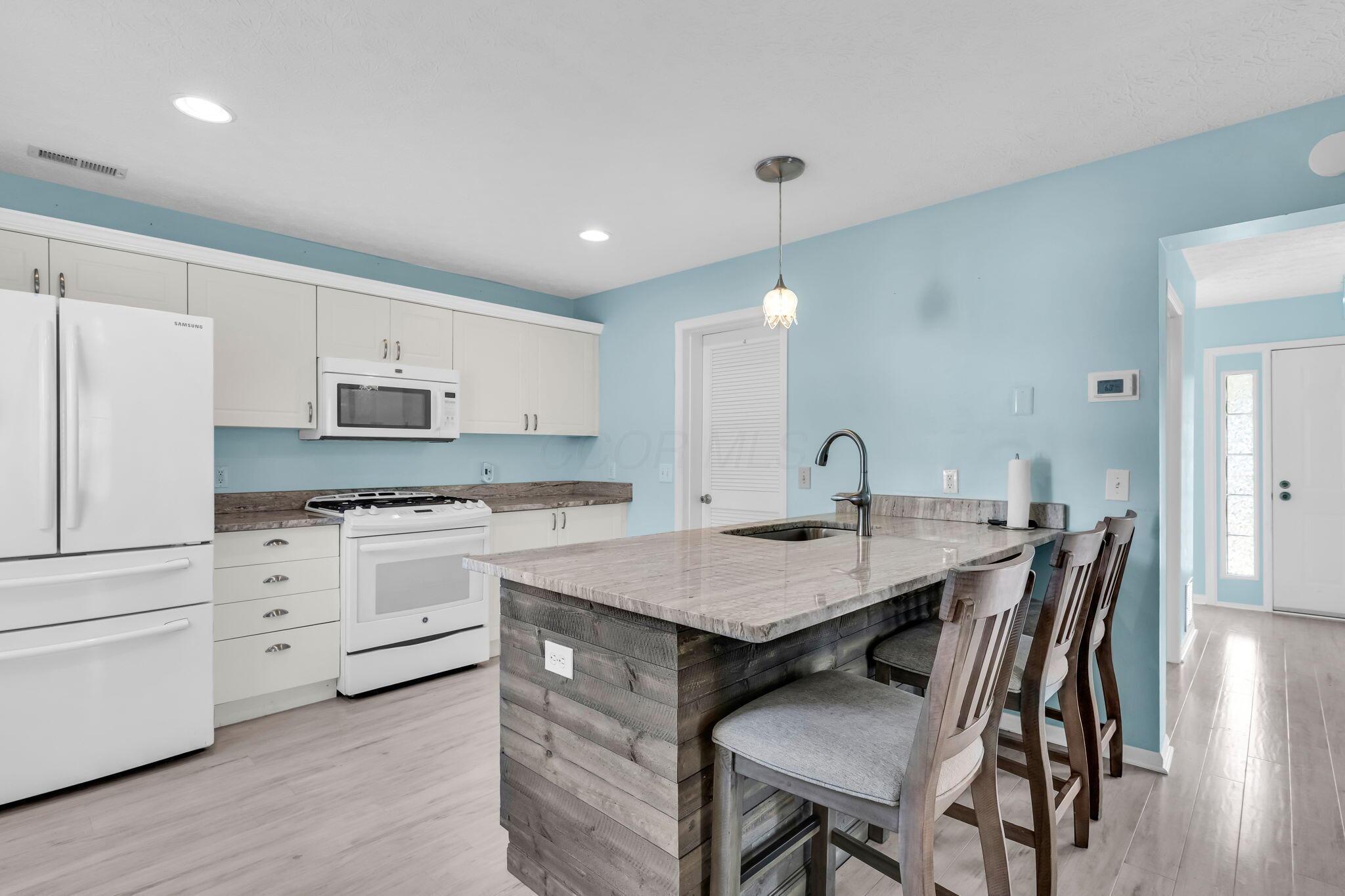2493 Hotchkiss Street, Grove City, Ohio image 18