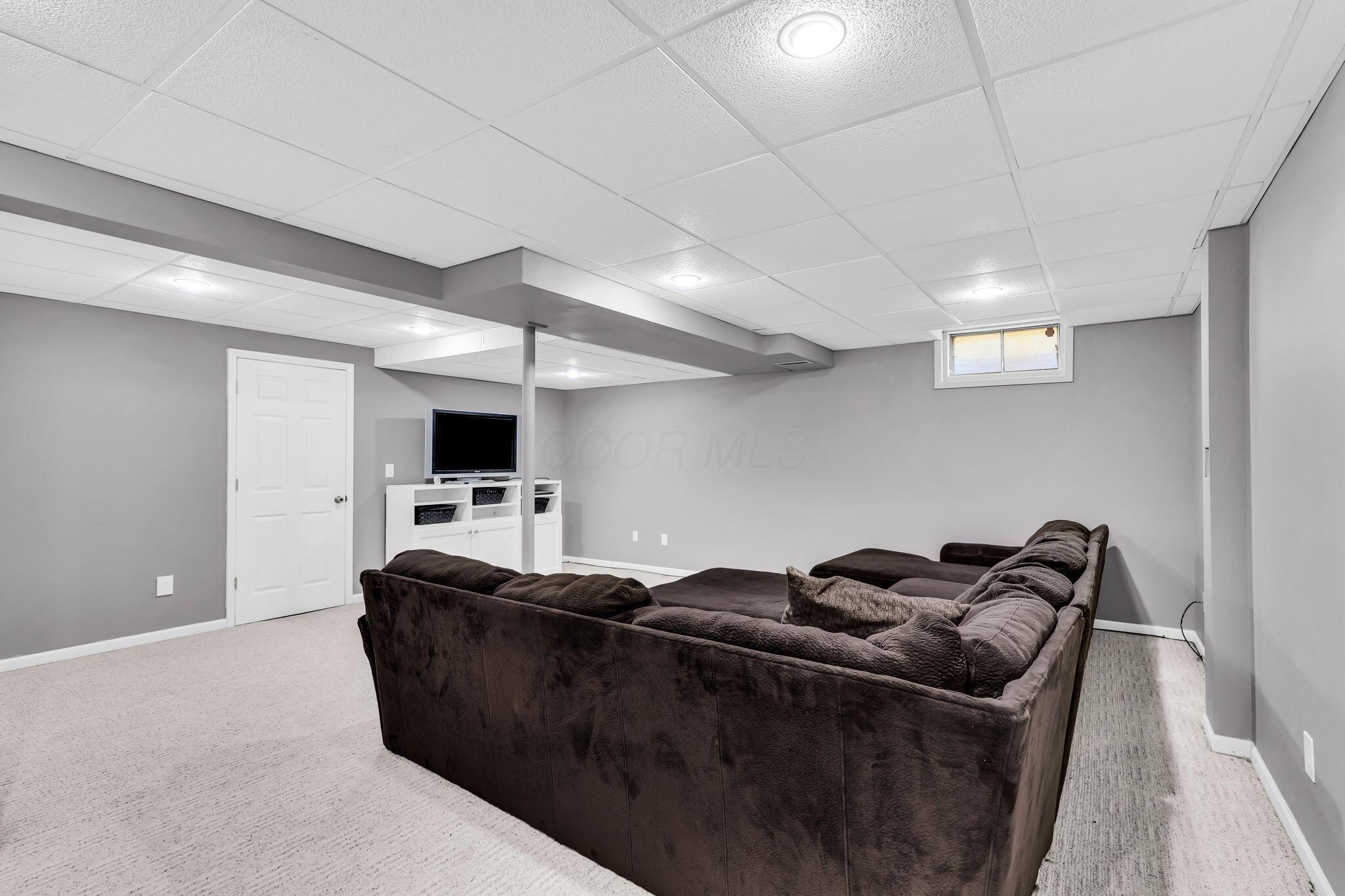 2493 Hotchkiss Street, Grove City, Ohio image 27