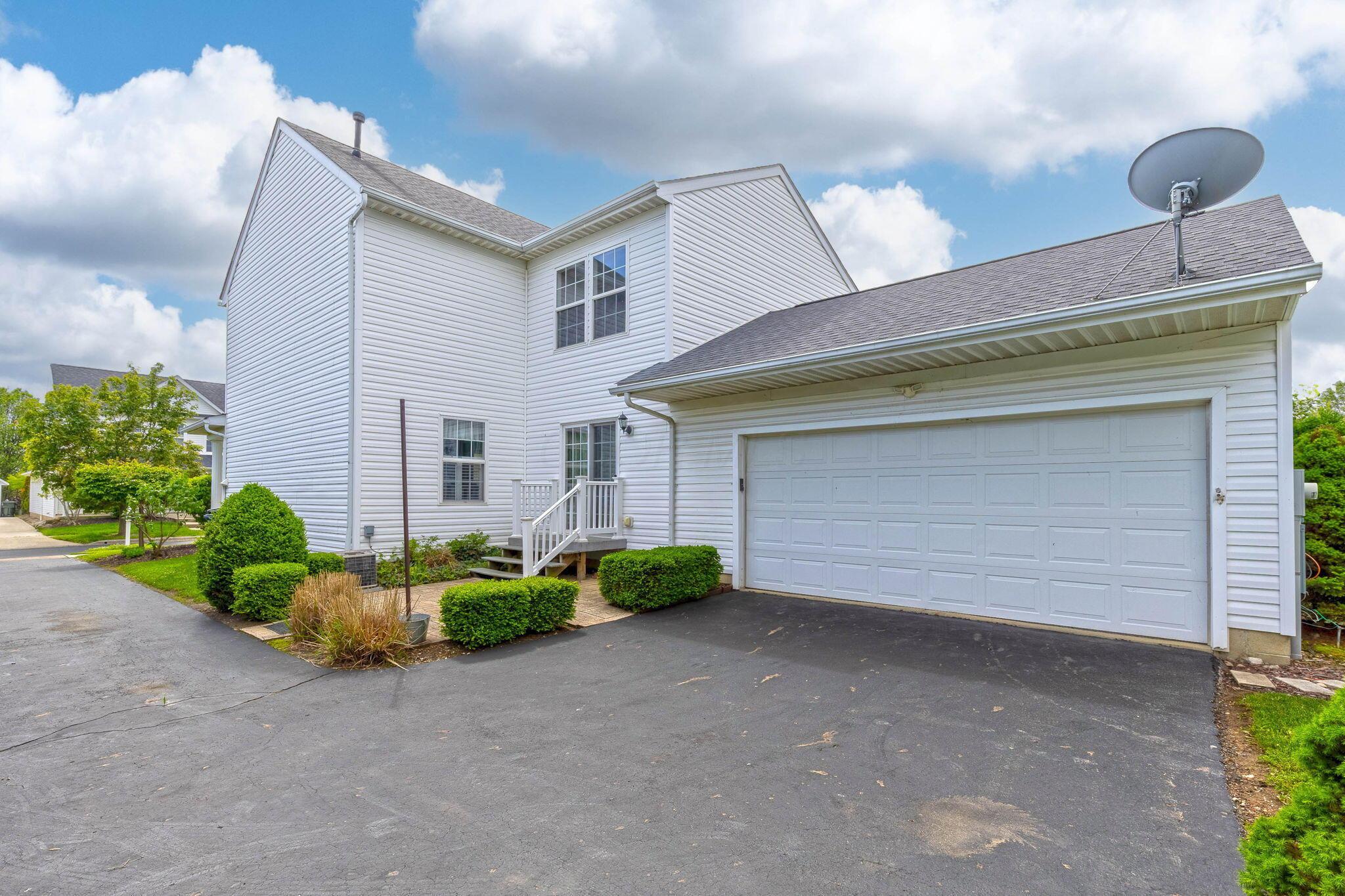 2493 Hotchkiss Street, Grove City, Ohio image 7