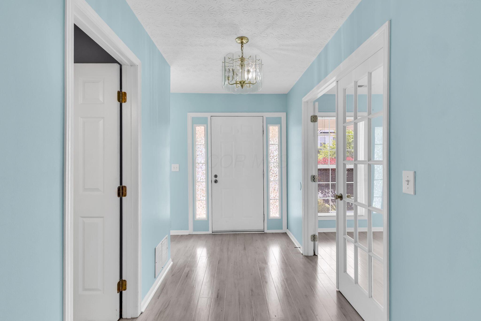 2493 Hotchkiss Street, Grove City, Ohio image 10