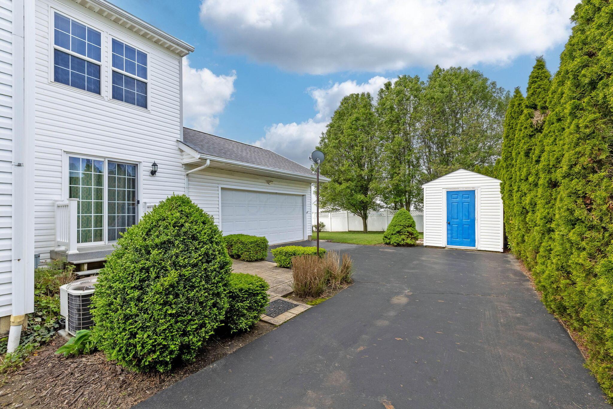 2493 Hotchkiss Street, Grove City, Ohio image 5