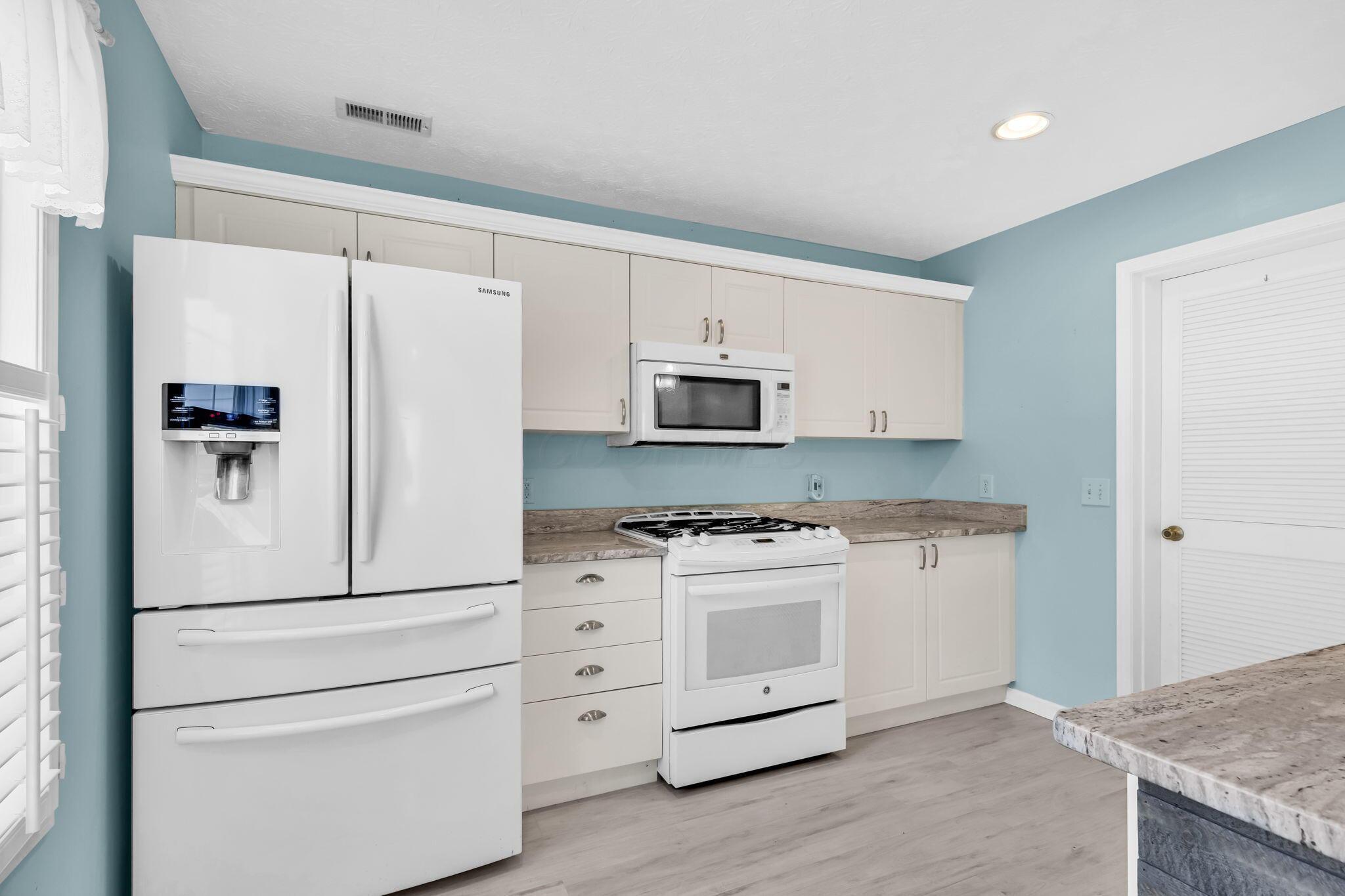 2493 Hotchkiss Street, Grove City, Ohio image 19