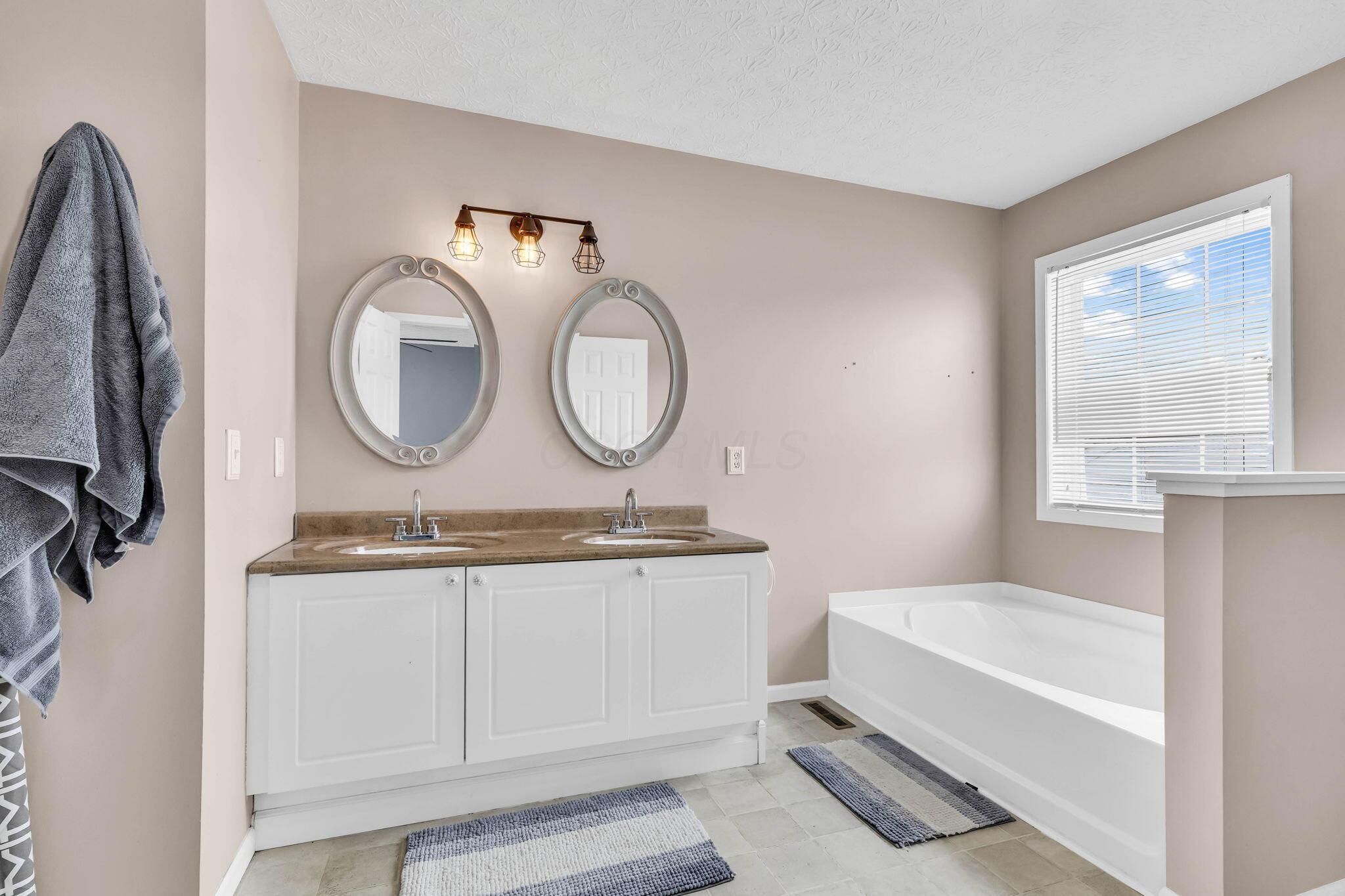 2493 Hotchkiss Street, Grove City, Ohio image 39