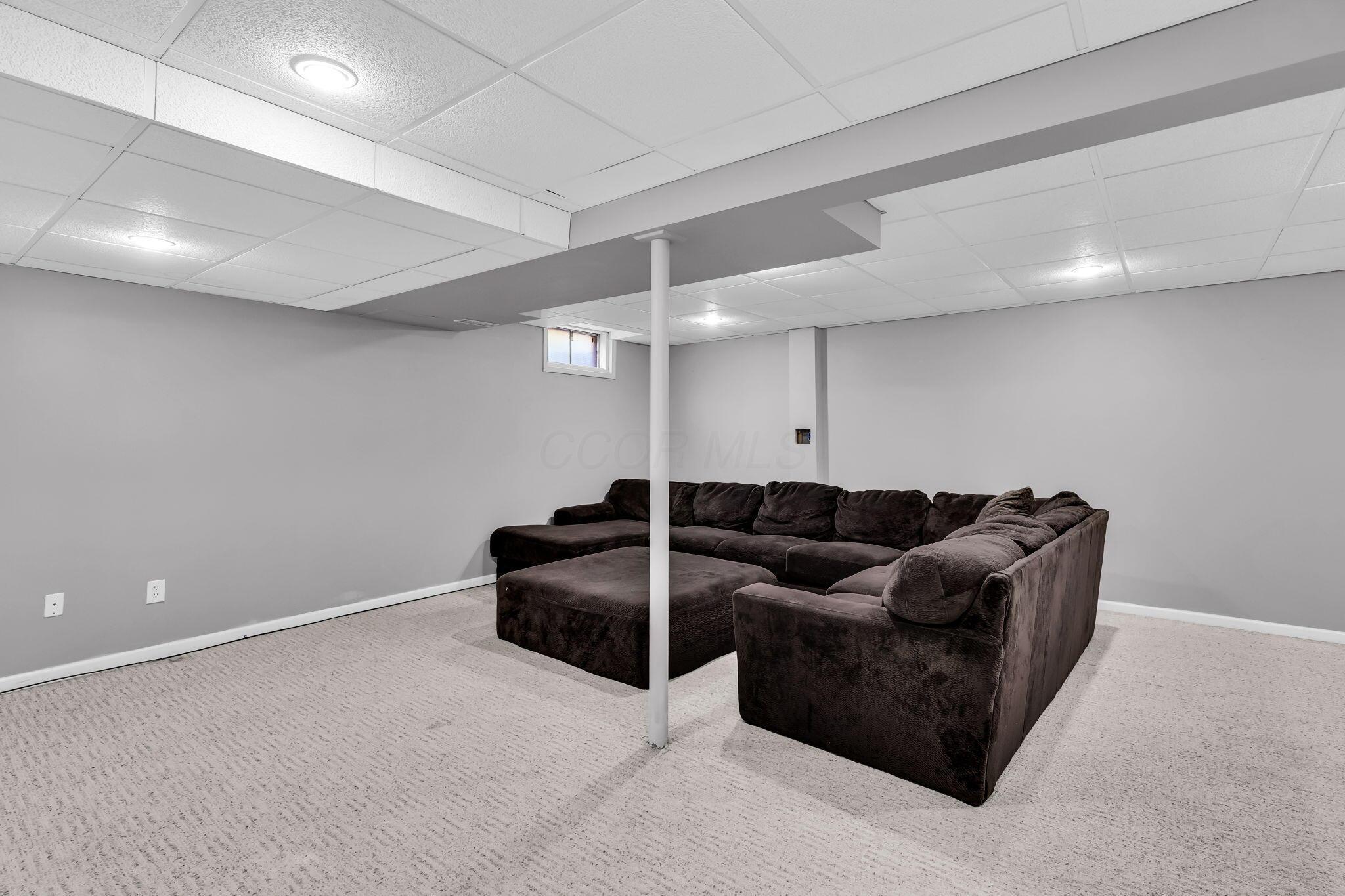 2493 Hotchkiss Street, Grove City, Ohio image 29