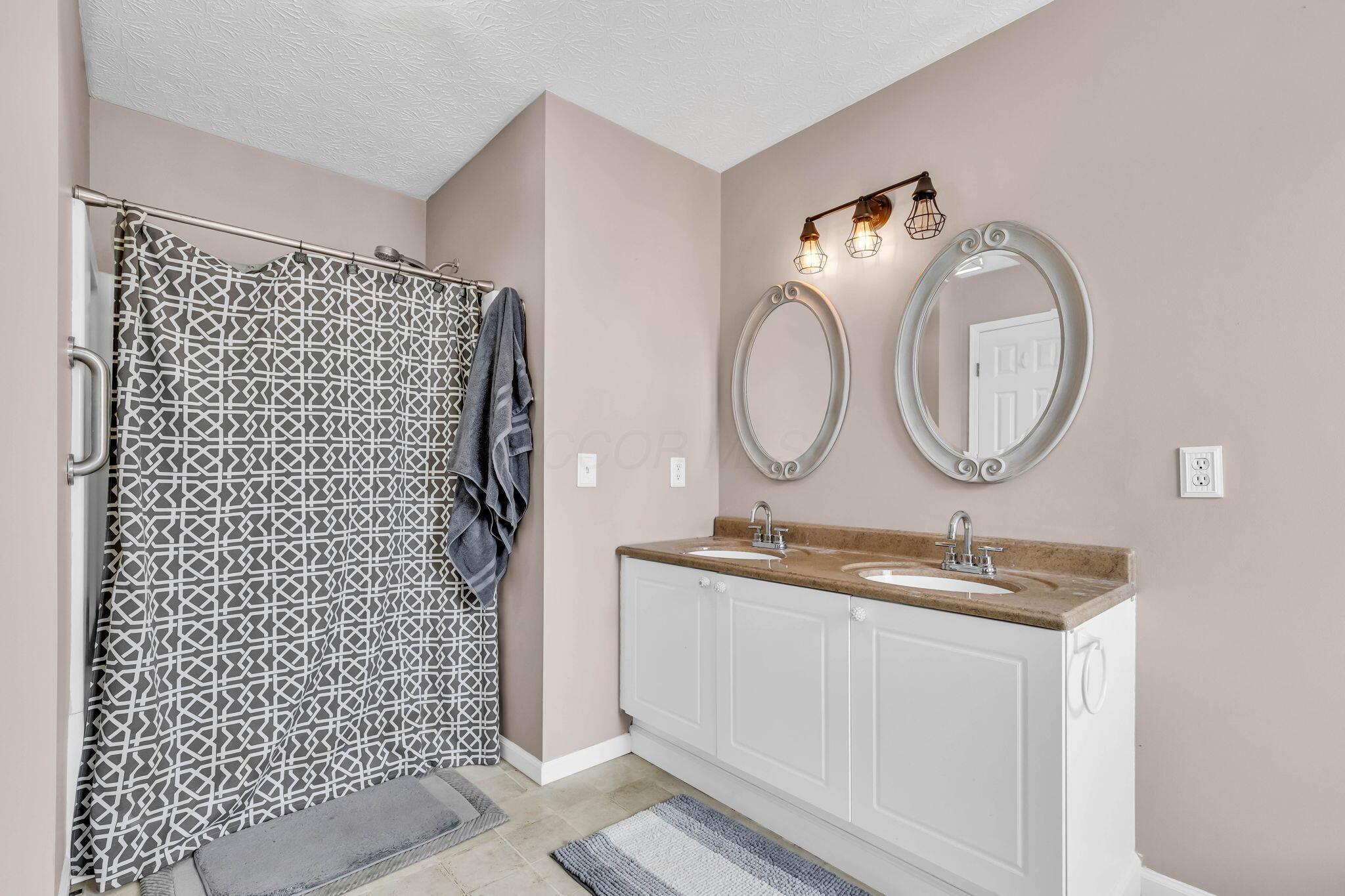 2493 Hotchkiss Street, Grove City, Ohio image 40