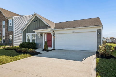 Photo of 4907 Amber Crossing Road, Columbus, OH 43232 (MLS # 226040295)