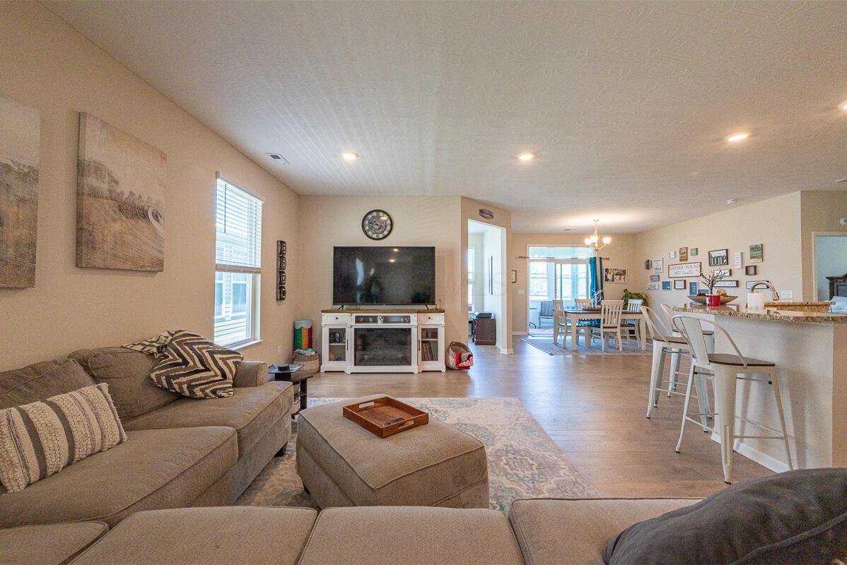 217 Woodland Sky Drive, Pataskala, Ohio image 13