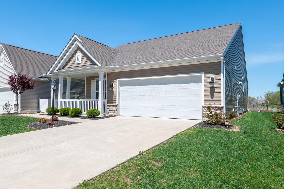 217 Woodland Sky Drive, Pataskala, Ohio image 3