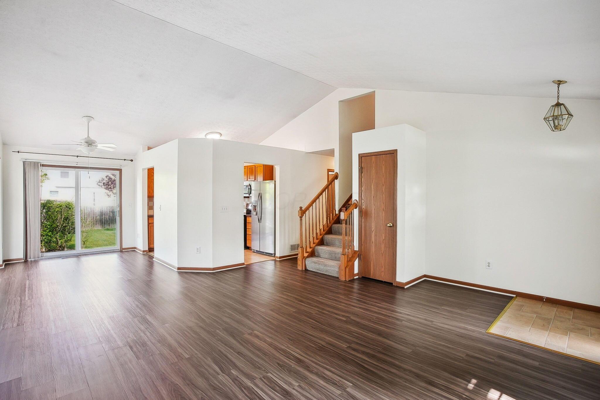 2147 Juneau Way, Grove City, Ohio image 3