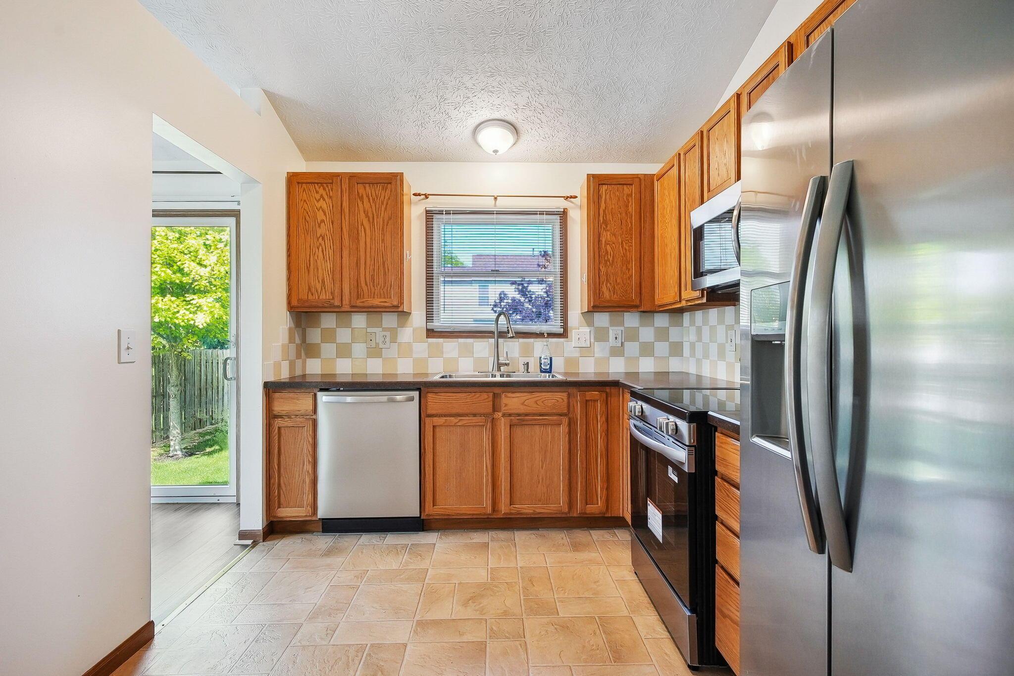 2147 Juneau Way, Grove City, Ohio image 7
