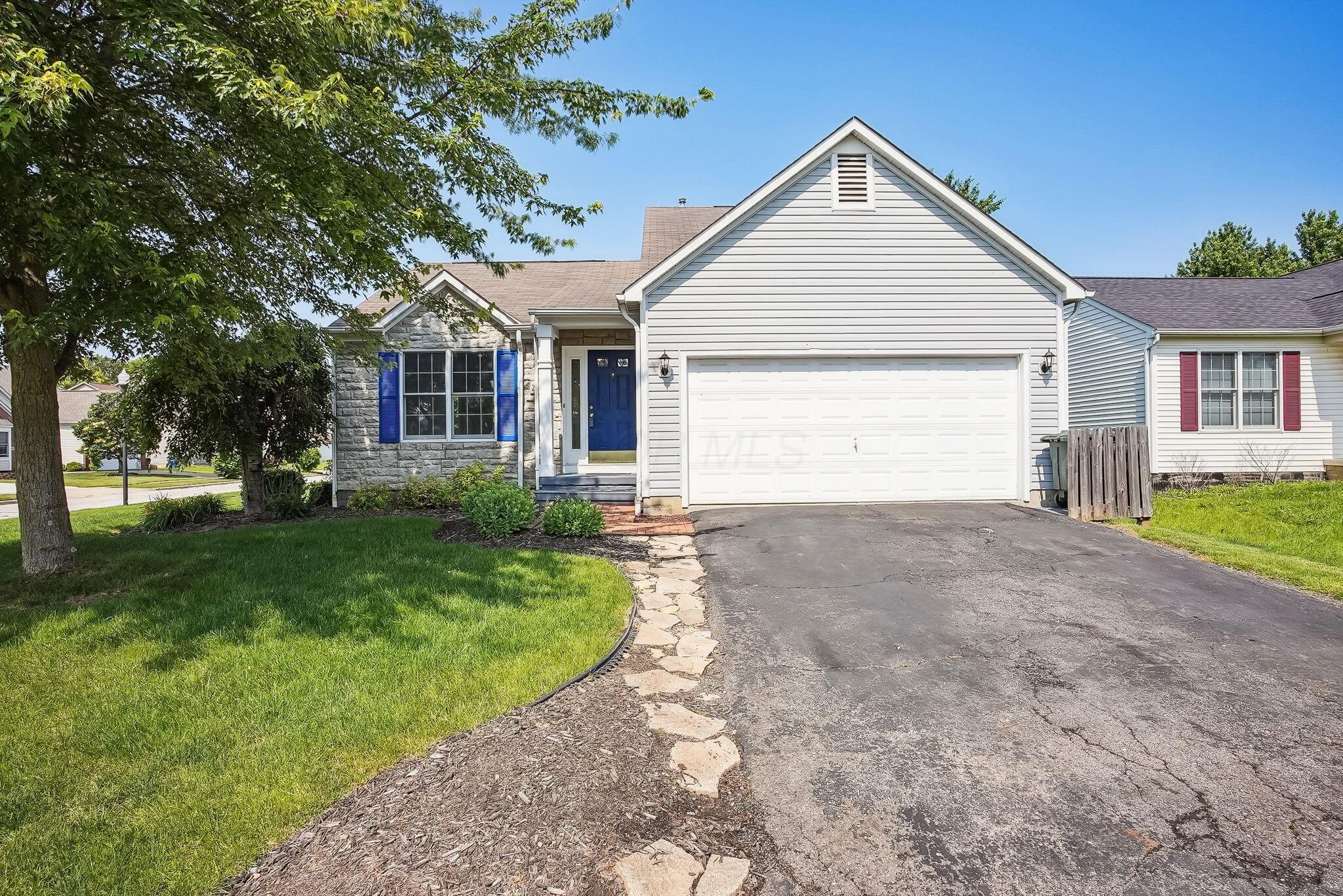 2147 Juneau Way, Grove City, Ohio image 1