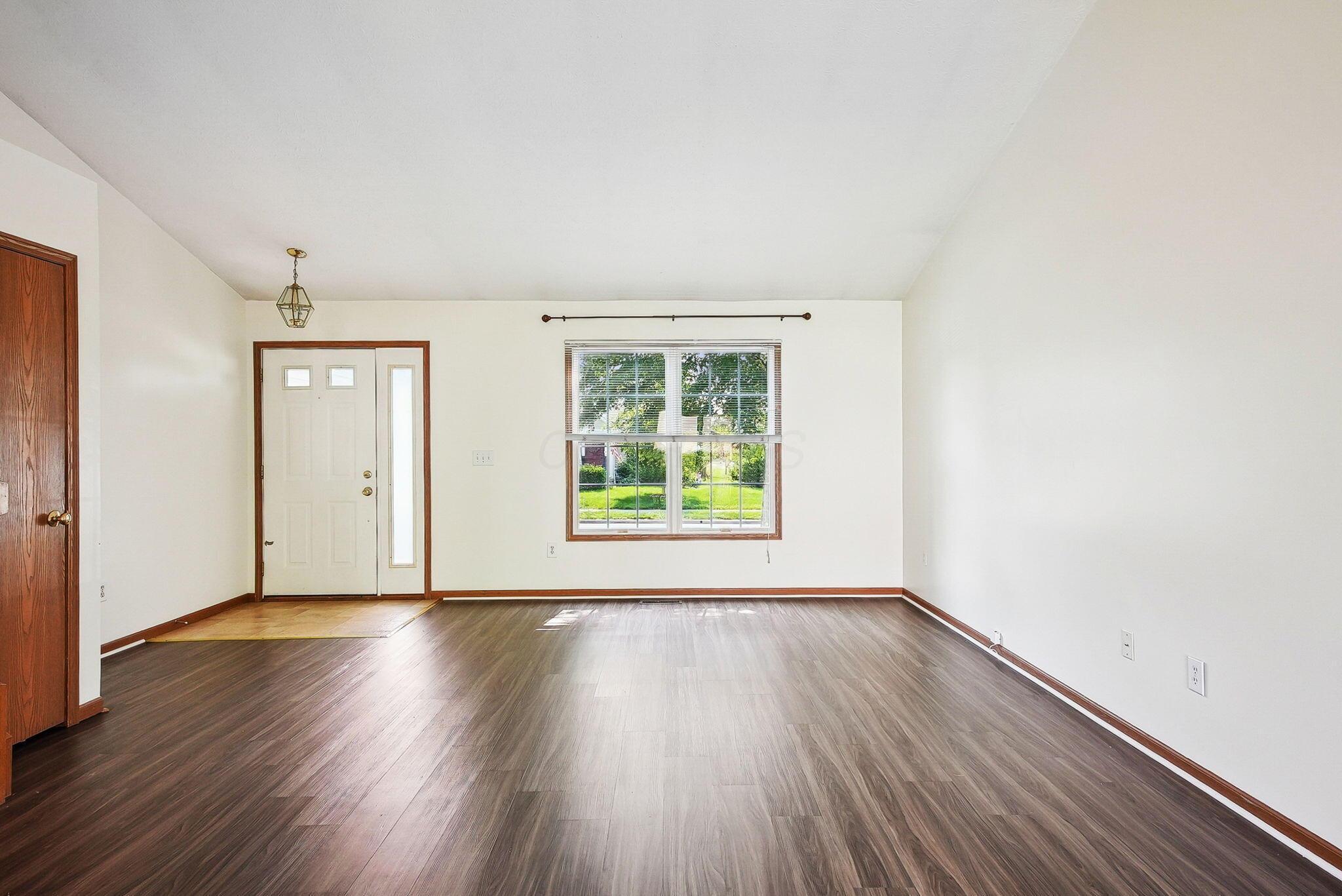 2147 Juneau Way, Grove City, Ohio image 4