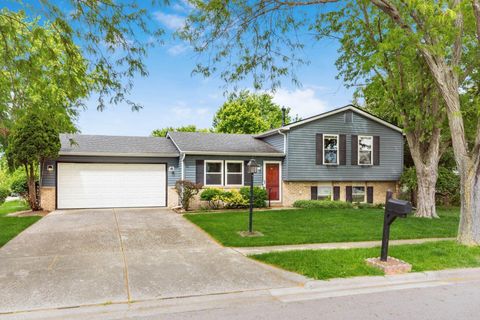 Photo of 1708 Bucksglen Drive, Galloway, OH 43119 (MLS # 226017314)