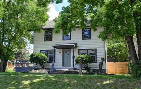 Photo of 1130 Wilson Avenue, Columbus, OH 43206 (MLS # 226015486)