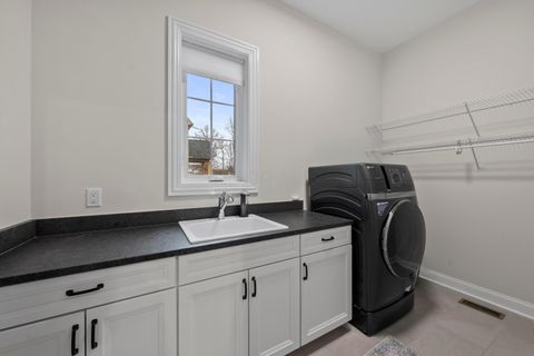 Tiny photo for 130 Barrington Place, Powell, OH 43065 (MLS # 226003213)