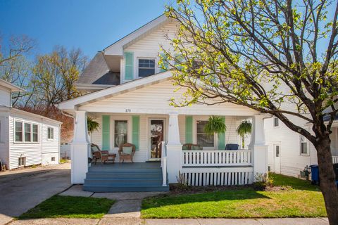 Photo of 175 E Lakeview Avenue, Columbus, OH 43202 (MLS # 226011055)