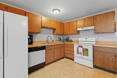 Tiny photo for 5442 Westgrove Drive, Columbus, OH 43228 (MLS # 225045214)