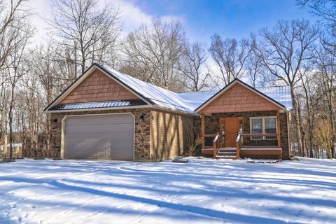 Photo of 817 Highland Hills Drive, Howard, OH 43028 (MLS # 226001787)