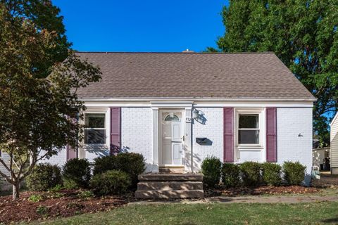 Photo of 452 Chatham Road, Columbus, OH 43214 (MLS # 225035275)