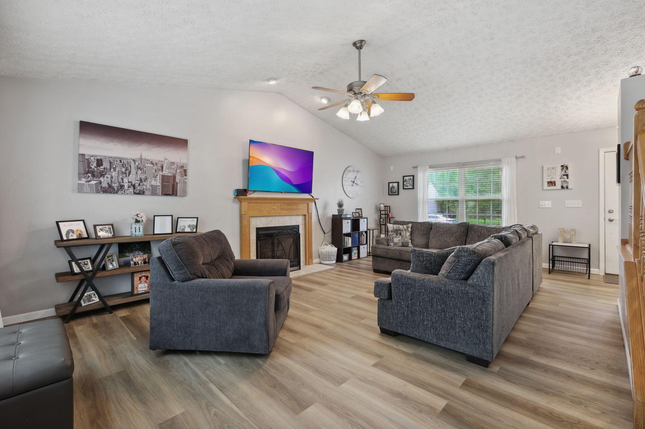 2093 Winding Hollow Drive, Grove City, Ohio image 9