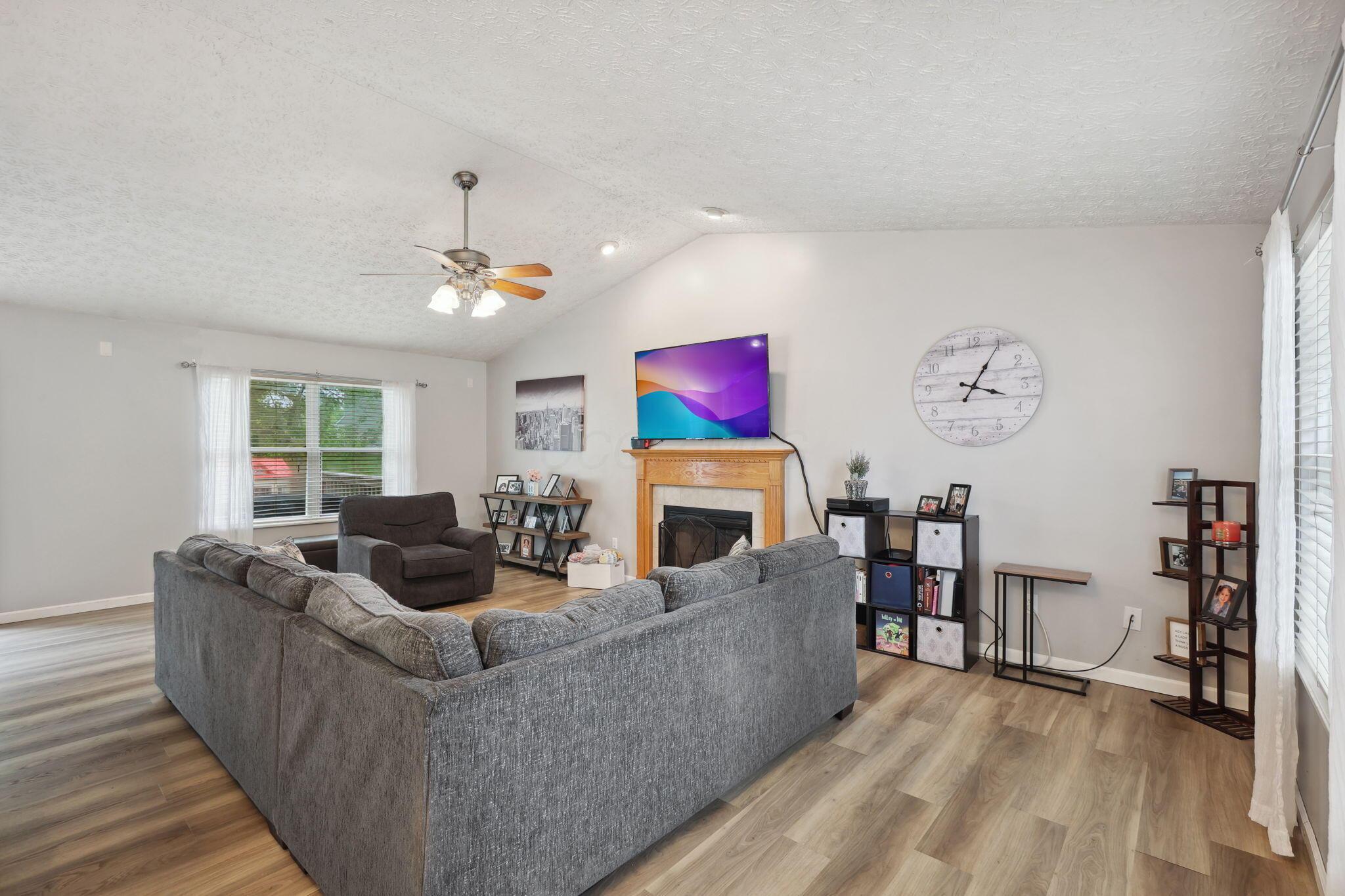2093 Winding Hollow Drive, Grove City, Ohio image 6