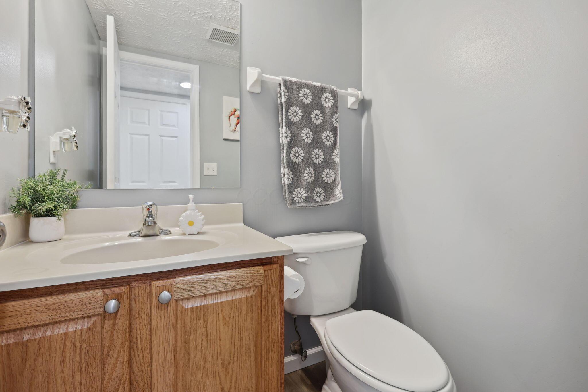 2093 Winding Hollow Drive, Grove City, Ohio image 24