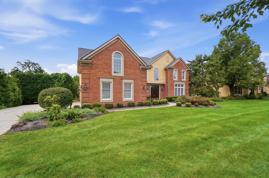 Photo of 6177 Heritage Lakes Drive, Hilliard, OH 43026 (MLS # 226034769)
