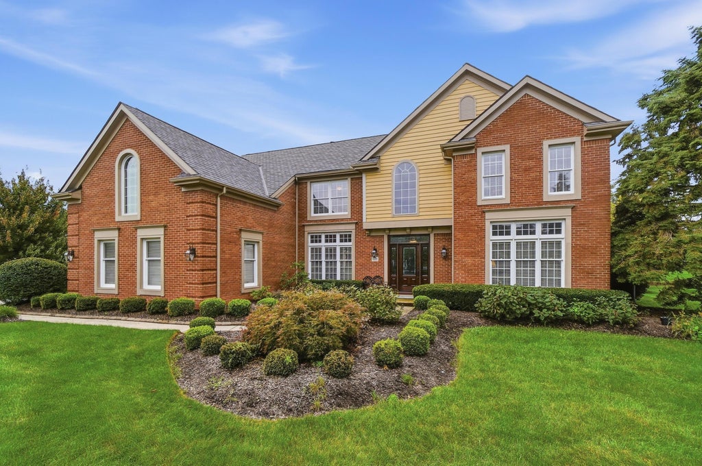 Photo of 6177 Heritage Lakes Drive, Hilliard, OH 43026 (MLS # 226034769)
