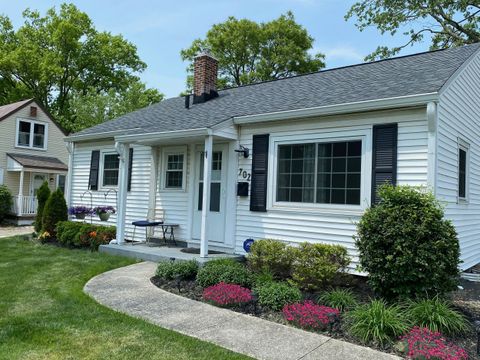 Photo of 702 E Weisheimer Road, Columbus, OH 43214 (MLS # 226004007)