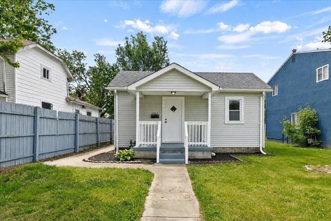 Photo of 2961 E 11th Avenue, Columbus, OH 43219 (MLS # 226017908)