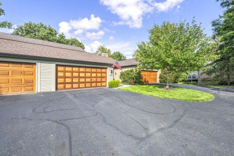 Tiny photo for 1114 Strathaven Drive N 5C #5C, Worthington, OH 43085 (MLS # 226033979)