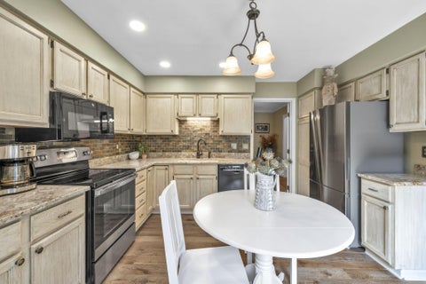 Tiny photo for 1114 Strathaven Drive N 5C #5C, Worthington, OH 43085 (MLS # 226033979)