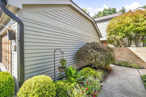 Tiny photo for 1114 Strathaven Drive N 5C #5C, Worthington, OH 43085 (MLS # 226033979)